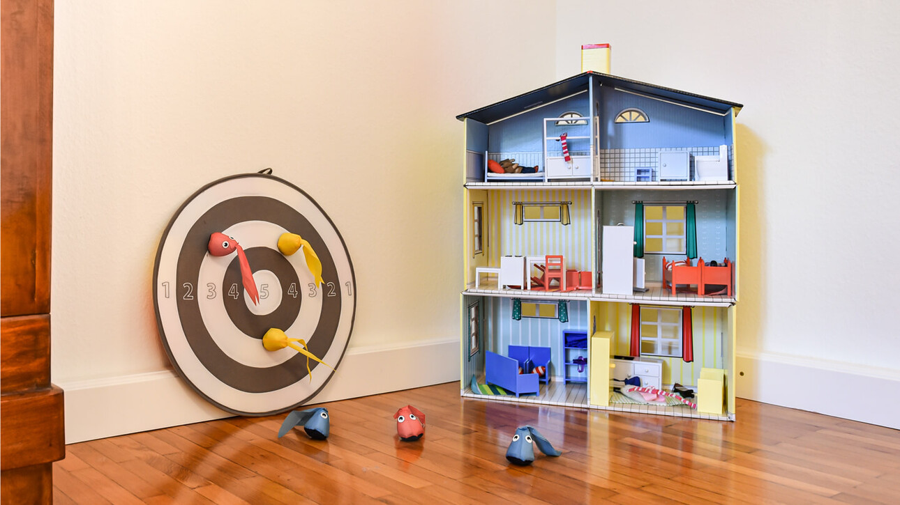 Puppenhaus mit Spielmaterialien – kreative Sprachförderung in der logopädischen Therapie.